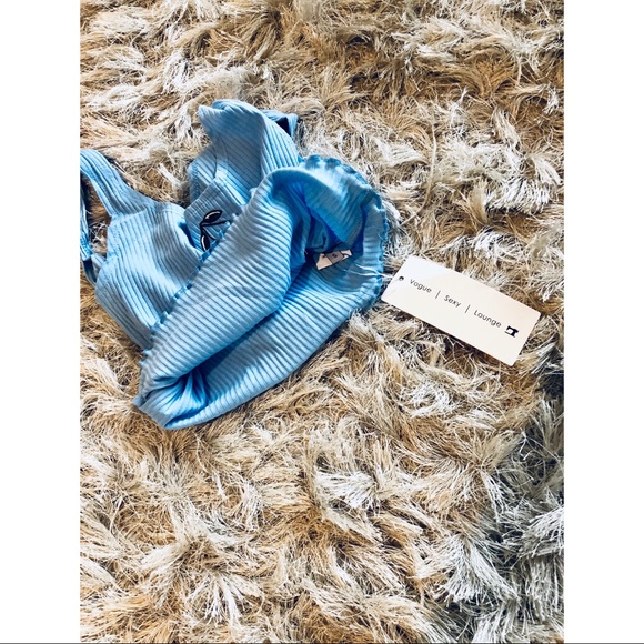 NWT ‘Alexei’ Crop Top - Picture 6 of 7